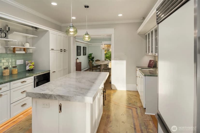 Property photo for 2307 Broadway E, Seattle photo 13