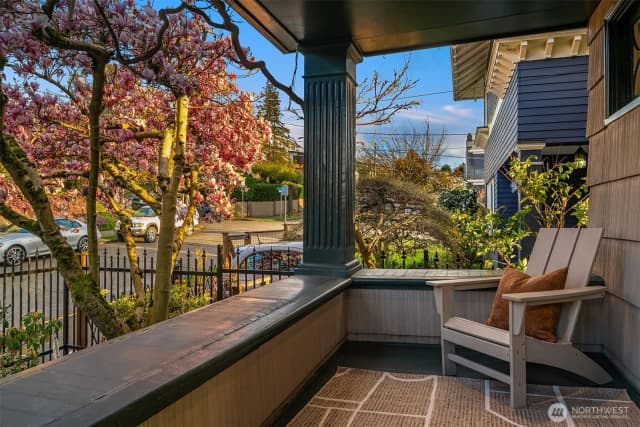 Property photo for 2307 Broadway E, Seattle photo 3