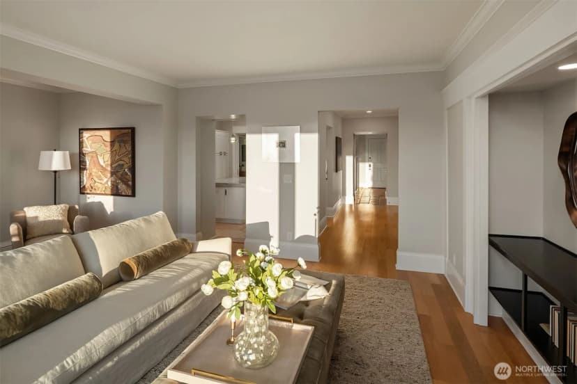 Property photo for 2307 Broadway E, Seattle photo 9