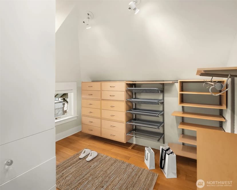 Property photo for 2307 Broadway E, Seattle photo 28