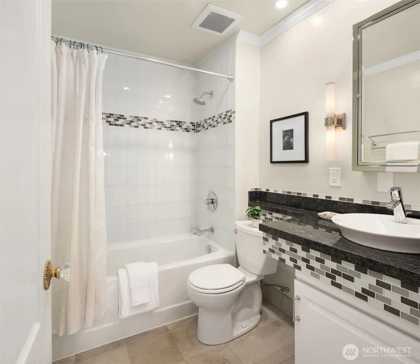 Property photo for 2307 Broadway E, Seattle photo 33