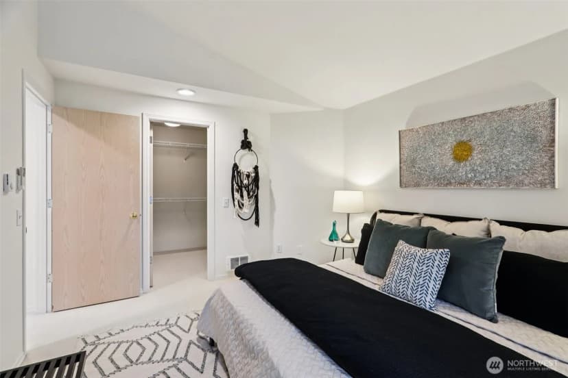 Property photo for 9242 Woodlawn Avenue N #b, Seattle photo 18