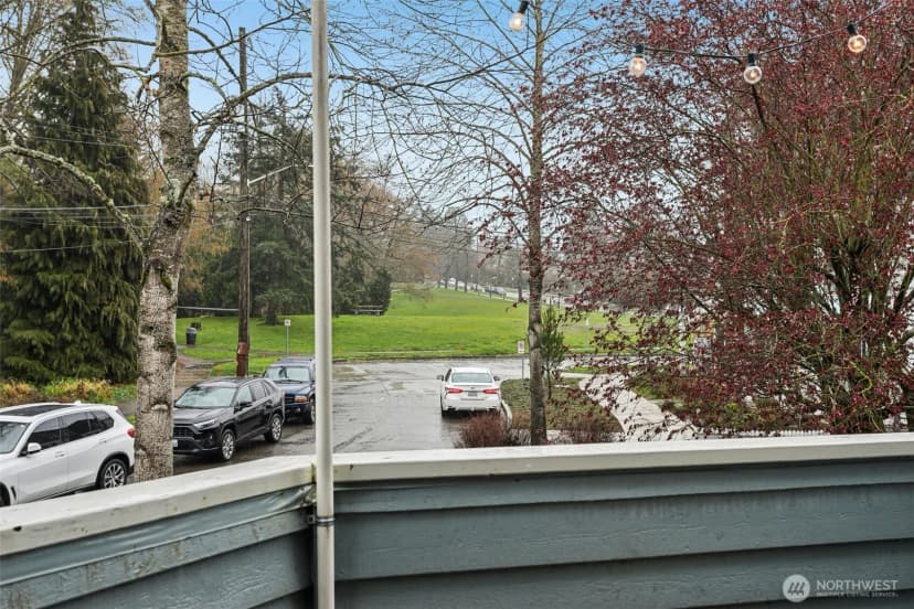 Property photo for 9242 Woodlawn Avenue N #b, Seattle photo 27