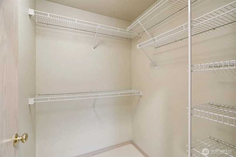Property photo for 9242 Woodlawn Avenue N #b, Seattle photo 19