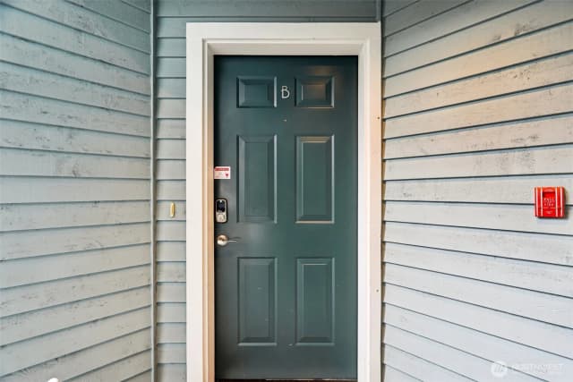 Property photo for 9242 Woodlawn Avenue N #b, Seattle photo 3