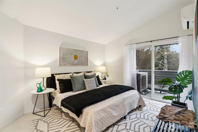 Property photo for 9242 Woodlawn Avenue N #b, Seattle photo 16