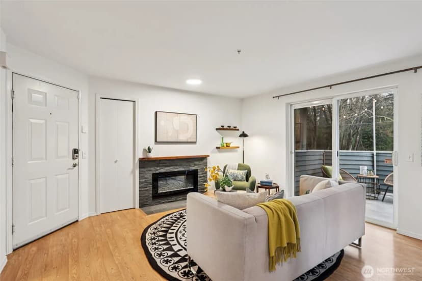 Property photo for 9242 Woodlawn Avenue N #b, Seattle photo 7