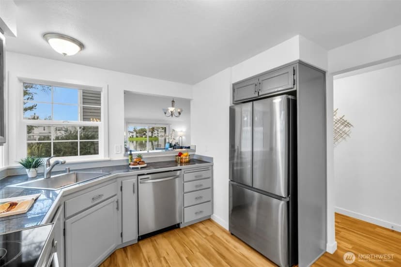 Property photo for 5736 S 238th Court #e1, Kent photo 4