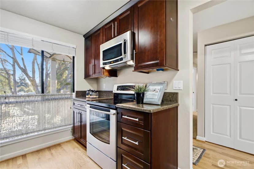Property photo for 1619 102nd Place Ne #b-2, Bellevue photo 8