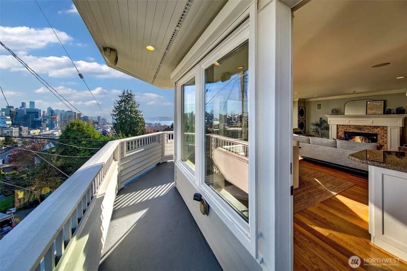 Property photo for 1238 3rd Avenue N, Seattle photo 9
