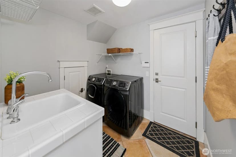 Property photo for 1238 3rd Avenue N, Seattle photo 36