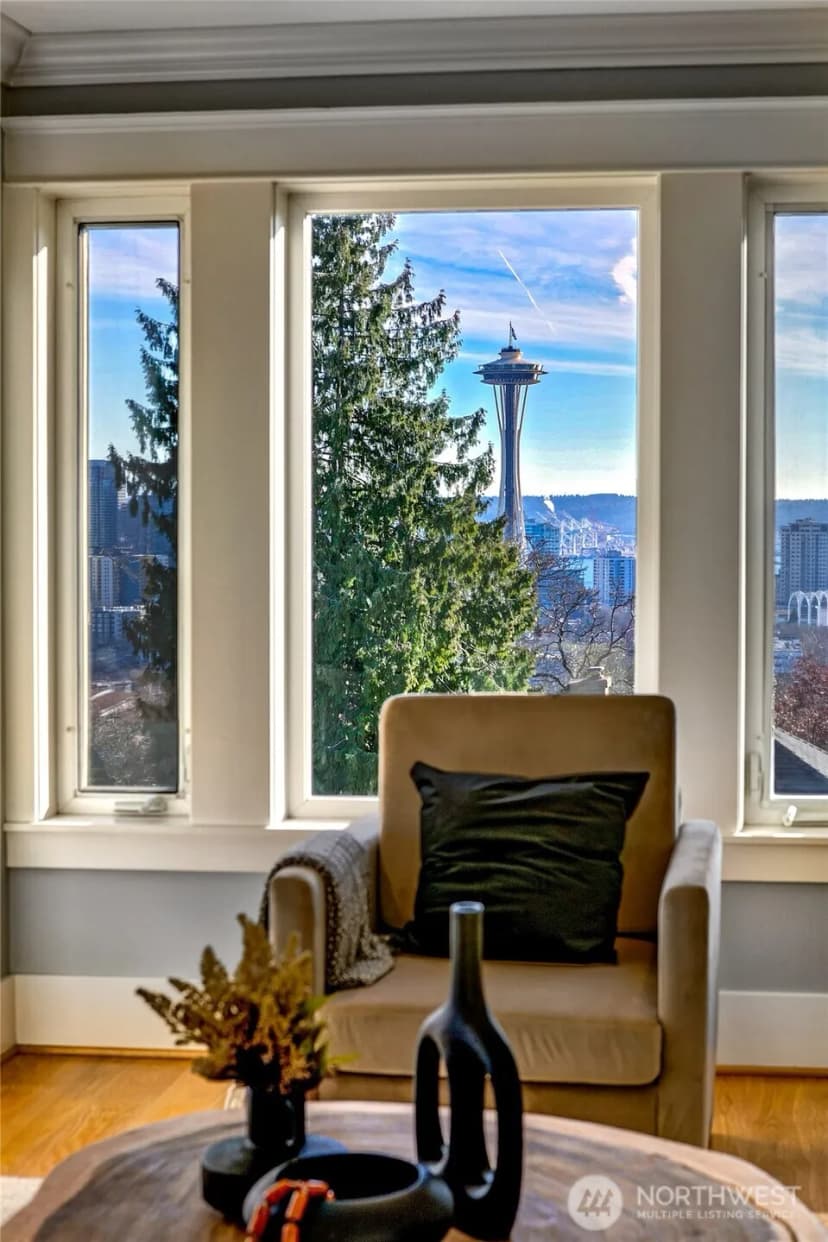 Property photo for 1238 3rd Avenue N, Seattle photo 12