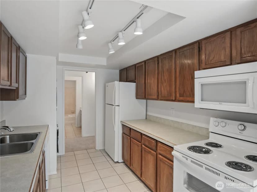 Property photo for 1250 Taylor Avenue N #105, Seattle photo 13
