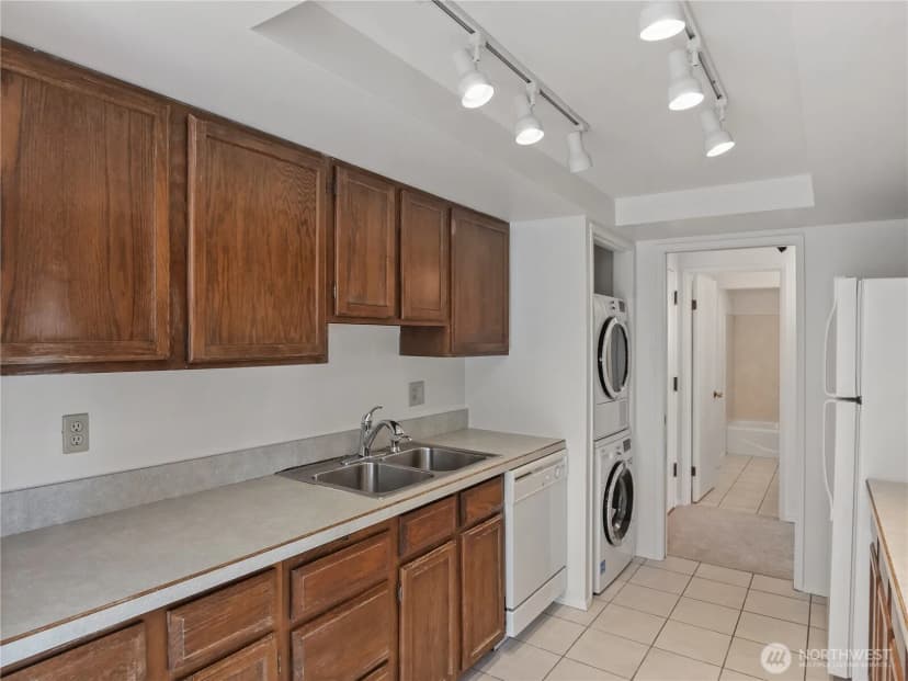 Property photo for 1250 Taylor Avenue N #105, Seattle photo 14
