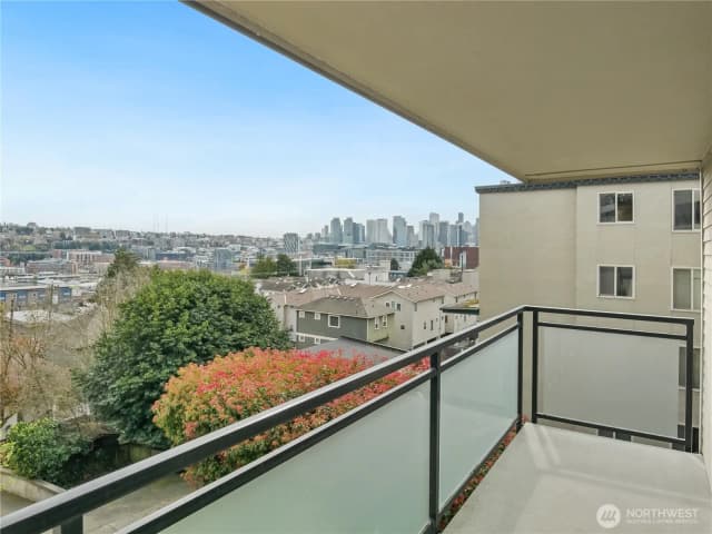 Property photo for 1250 Taylor Avenue N #105, Seattle photo 2