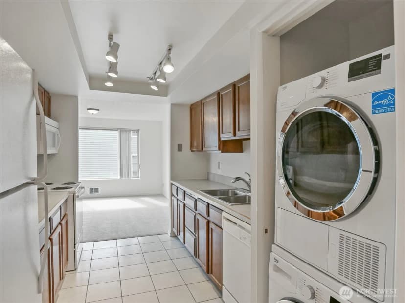 Property photo for 1250 Taylor Avenue N #105, Seattle photo 15