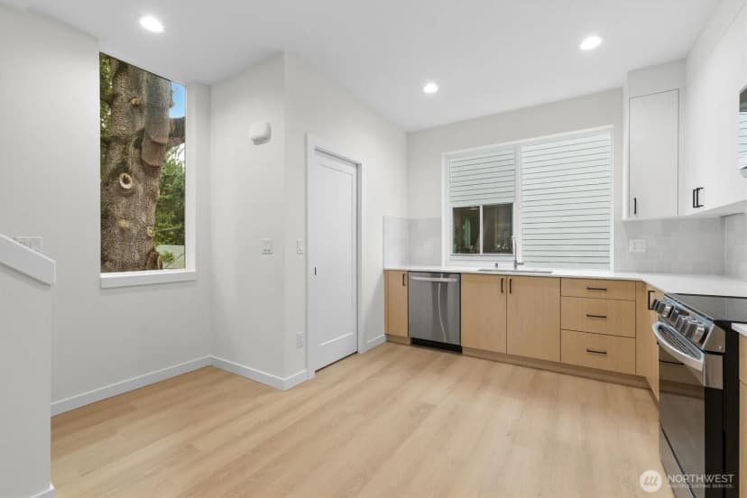 Property photo for 18015 2nd Avenue Ne #c, Shoreline photo 15
