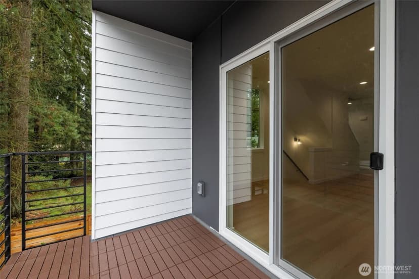 Property photo for 18015 2nd Avenue Ne #c, Shoreline photo 9