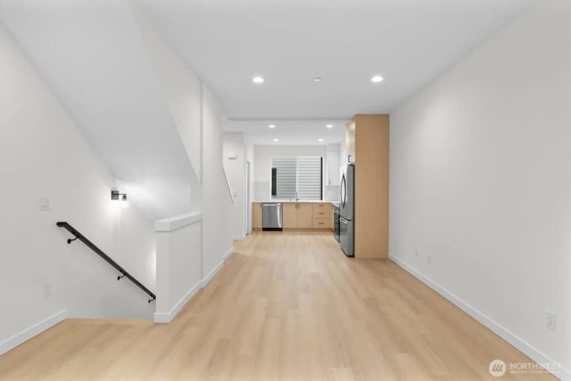 Property photo for 18015 2nd Avenue Ne #c, Shoreline photo 11