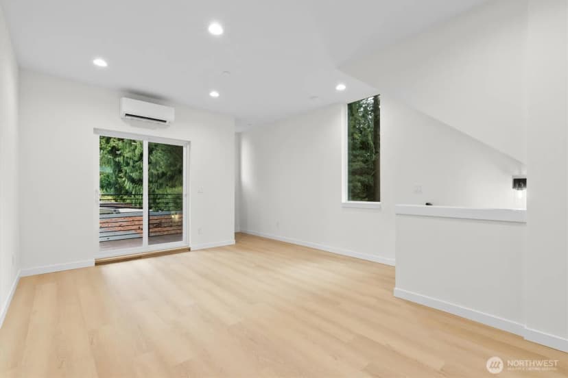 Property photo for 18015 2nd Avenue Ne #c, Shoreline photo 5