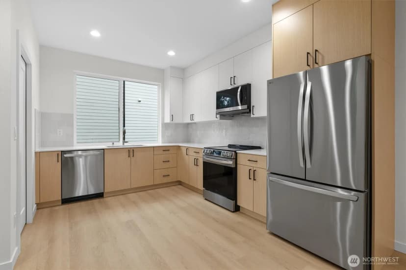 Property photo for 18015 2nd Avenue Ne #c, Shoreline photo 14