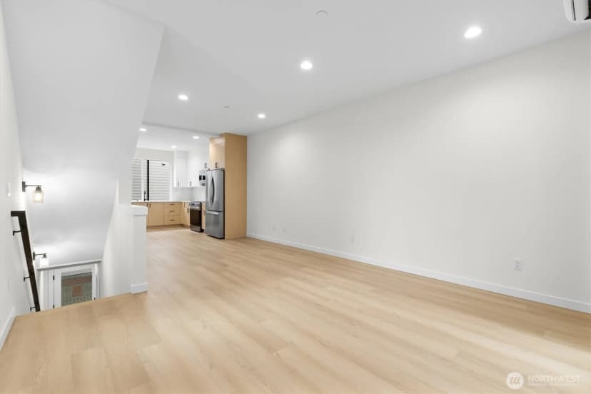 Property photo for 18015 2nd Avenue Ne #c, Shoreline photo 3