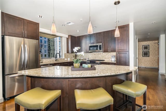Property photo for 10650 Ne 9th Place #1122, Bellevue photo 2