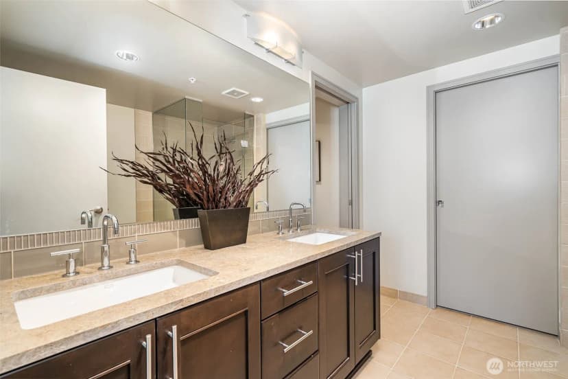Property photo for 10650 Ne 9th Place #1122, Bellevue photo 9