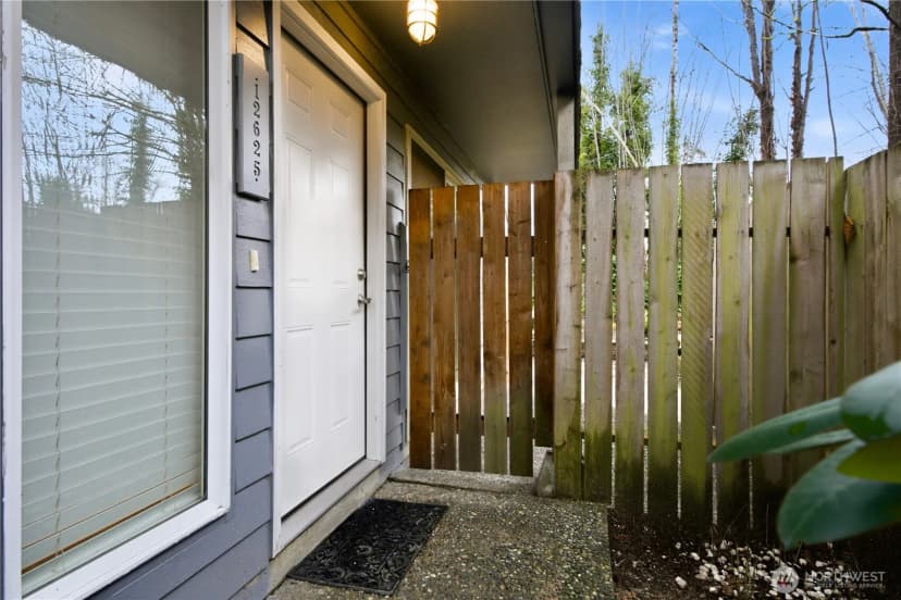 Property photo for 12625 Se 42nd Street, Bellevue photo 3