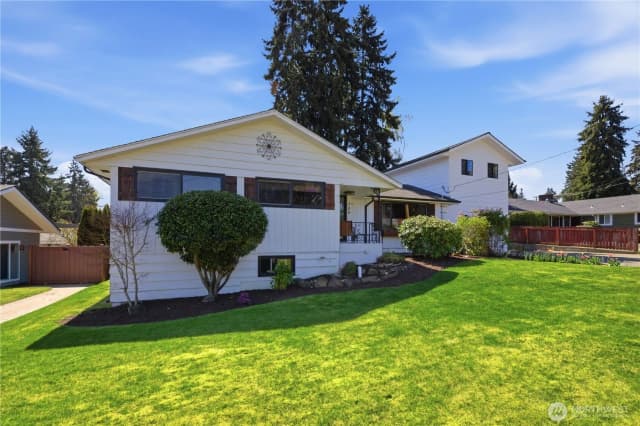 Property photo for 704 Fir Park Lane, Fircrest photo 2