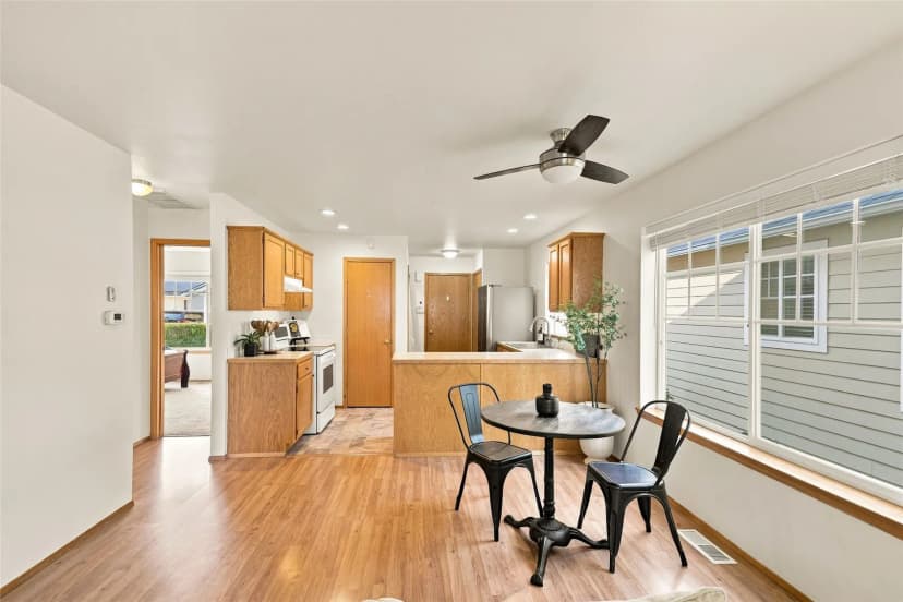 Property photo for 1030 Sinclair Way #42, Burlington photo 7