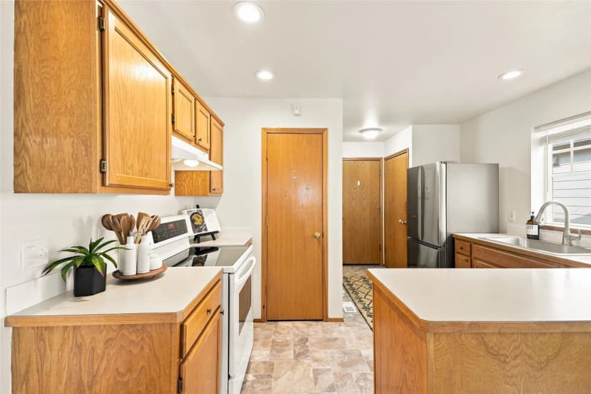 Property photo for 1030 Sinclair Way #42, Burlington photo 9