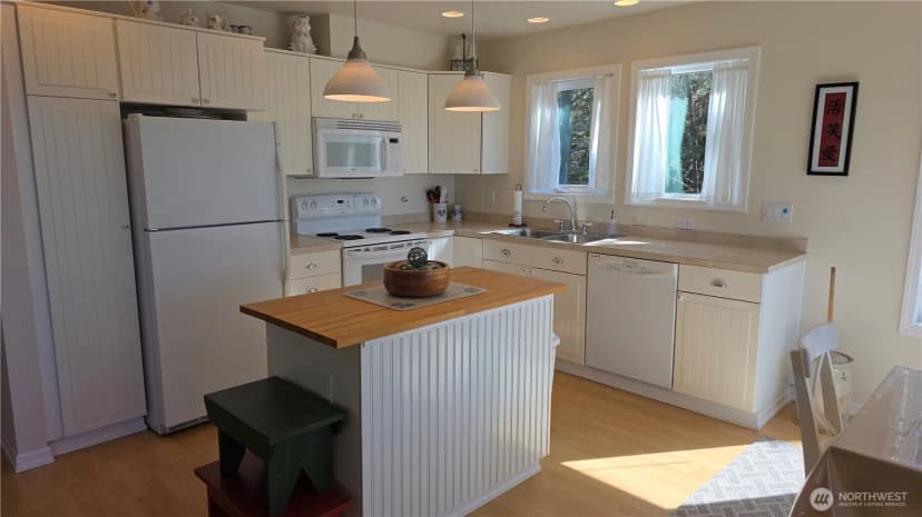 Property photo for 35602 J Place, Ocean Park photo 18