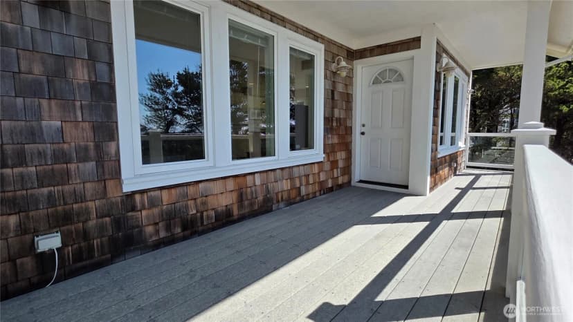 Property photo for 35602 J Place, Ocean Park photo 3