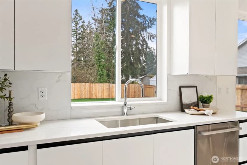 Property photo for 9213 S Sheridan Avenue, Tacoma photo 16