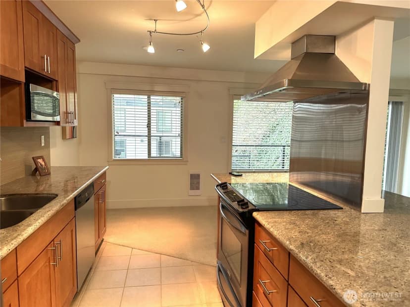 Property photo for 3212 Se 81st #c203, Mercer Island photo 6