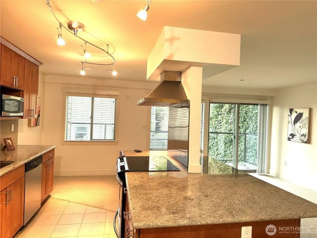 Property photo for 3212 Se 81st #c203, Mercer Island photo 4