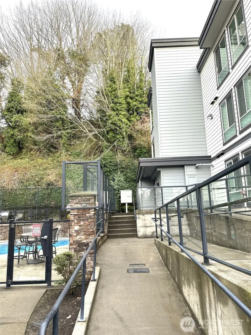 Property photo for 3212 Se 81st #c203, Mercer Island photo 3