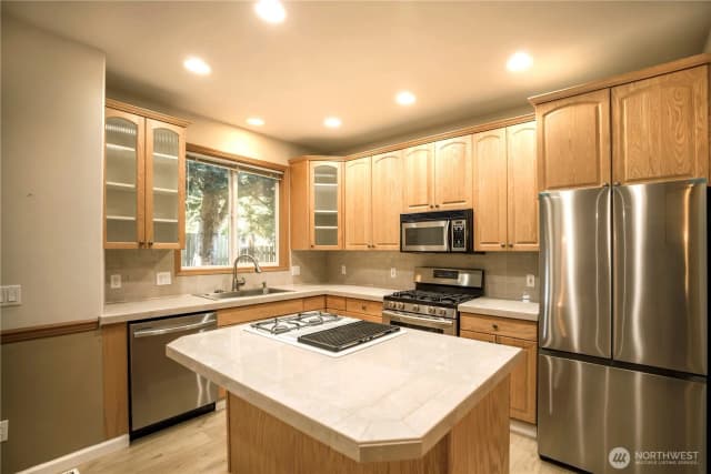 Property photo for 27111 141st Avenue Se, Kent photo 5