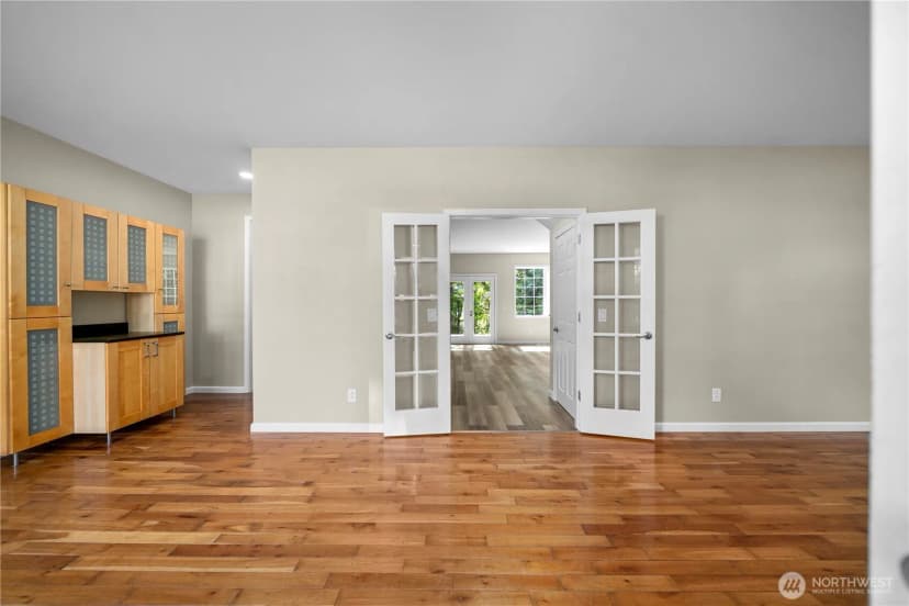 Property photo for 25401 Kanasket Drive, Black Diamond photo 4