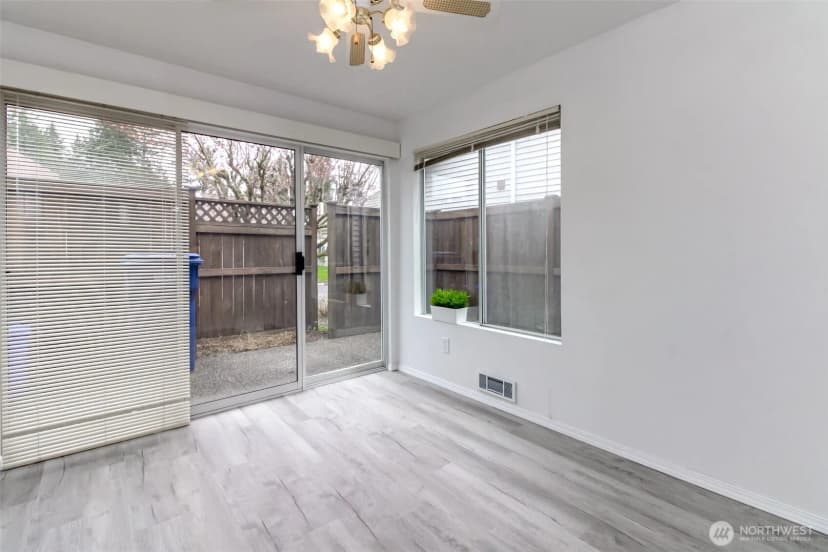 Property photo for 307 S 328th Lane, Federal Way photo 15