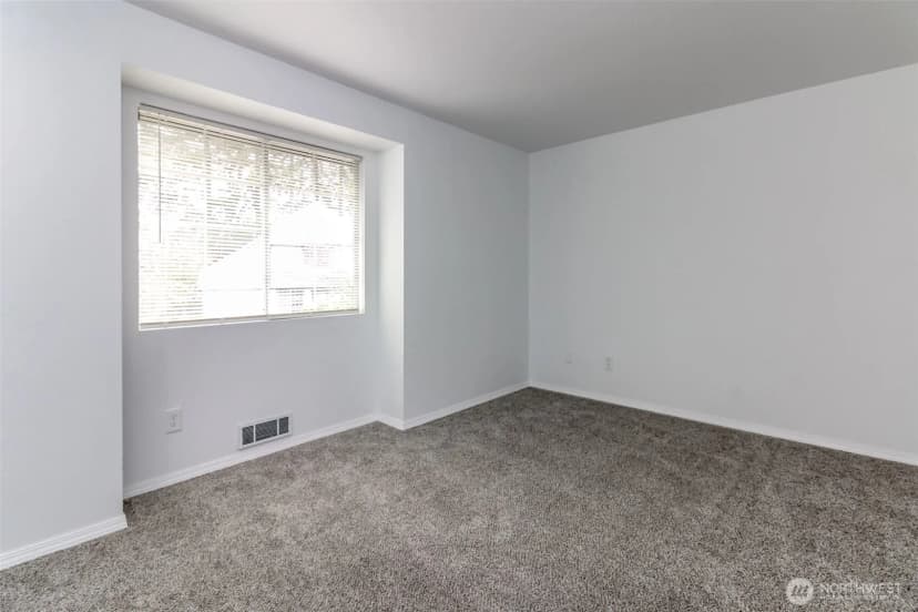 Property photo for 307 S 328th Lane, Federal Way photo 18