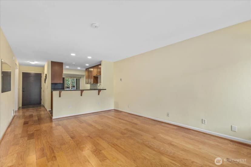 Property photo for 130 105th Avenue Se #108, Bellevue photo 6