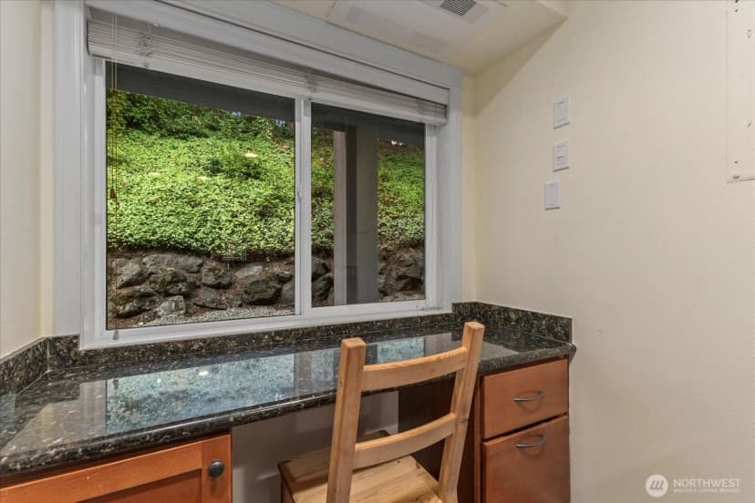 Property photo for 130 105th Avenue Se #108, Bellevue photo 17