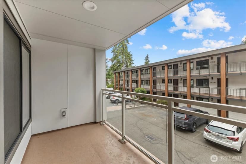 Property photo for 130 105th Avenue Se #108, Bellevue photo 19