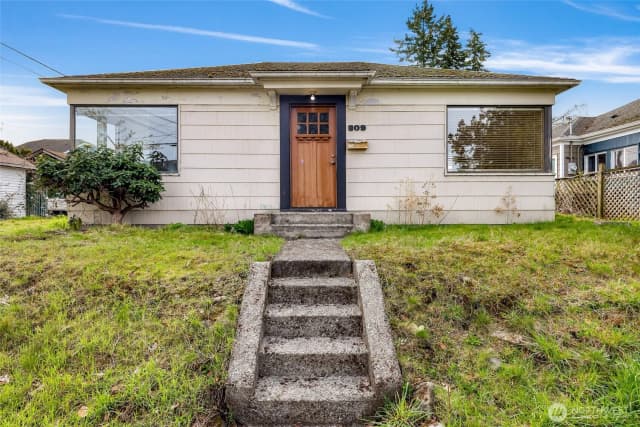 Property photo for 809 W Connecticut Street, Bellingham