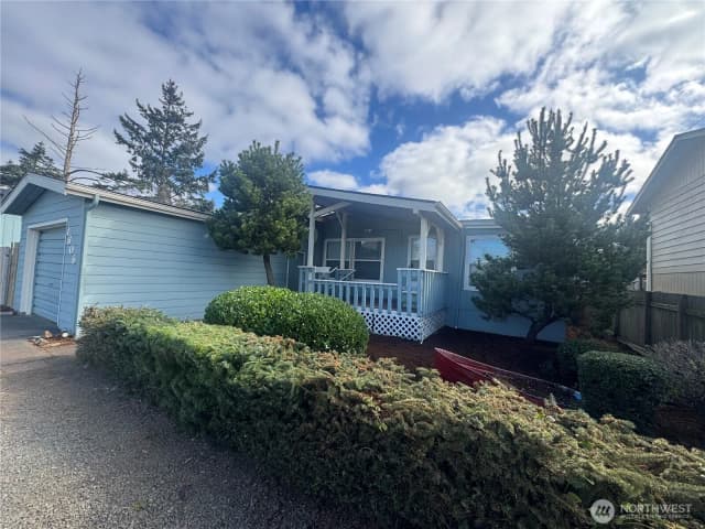 Property photo for 1606 Washington Avenue S, Long Beach photo 2