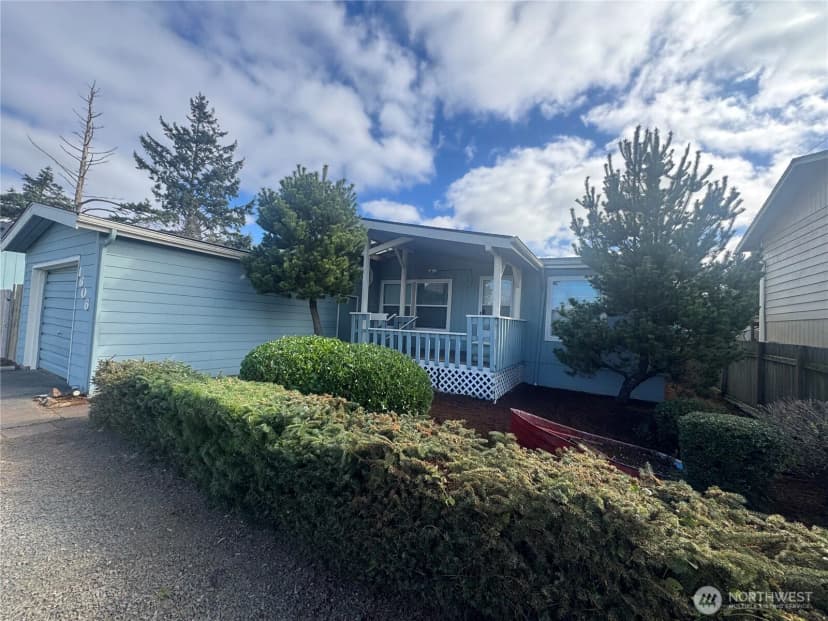 Property photo for 1606 Washington Avenue S, Long Beach photo 2