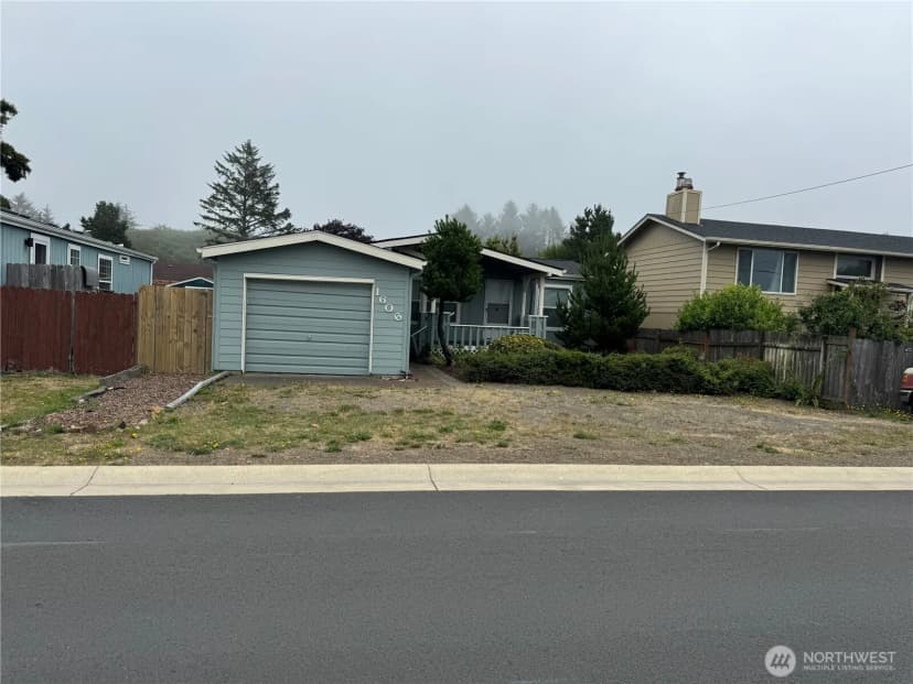 Property photo for 1606 Washington Avenue S, Long Beach photo 3