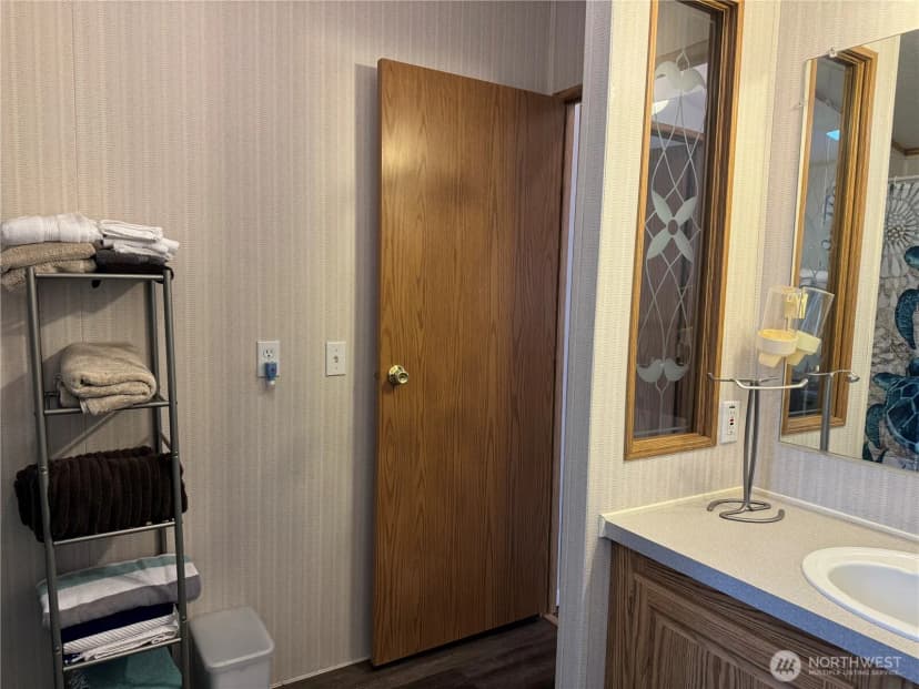 Property photo for 1606 Washington Avenue S, Long Beach photo 20